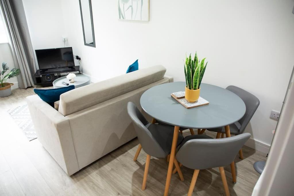 Bridge House Apartments - Free Parking Shottery Zewnętrze zdjęcie